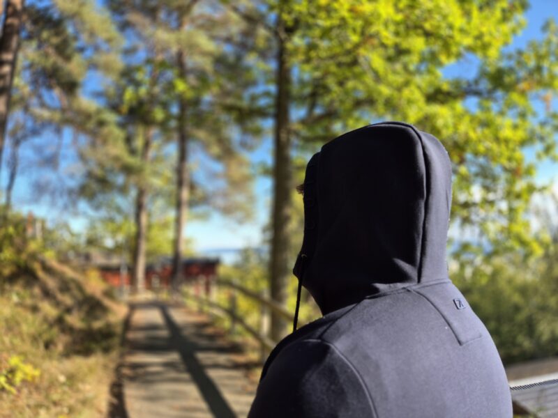 Man i hoodie