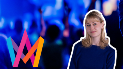 Elsa Fredriksson och en bild av melodifestivalens logga